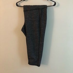 Women’s Old Navy black and gray capri leggings XXL